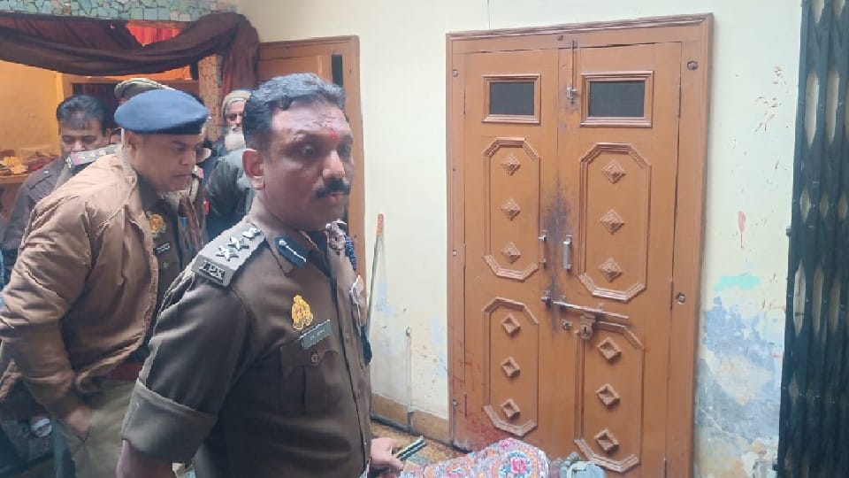 Several stabs on SP Leader Sartaj khan face with a knife in Shahjahanpur