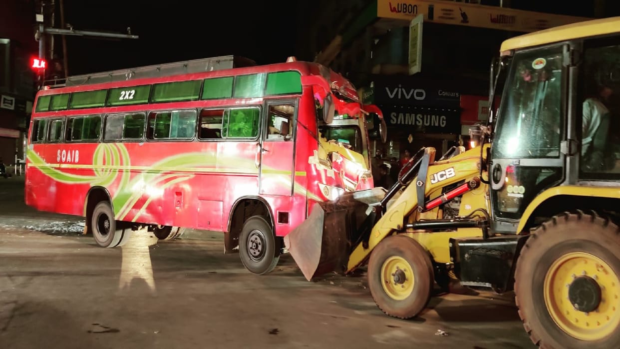 15 people injured at road accident in raipur CG