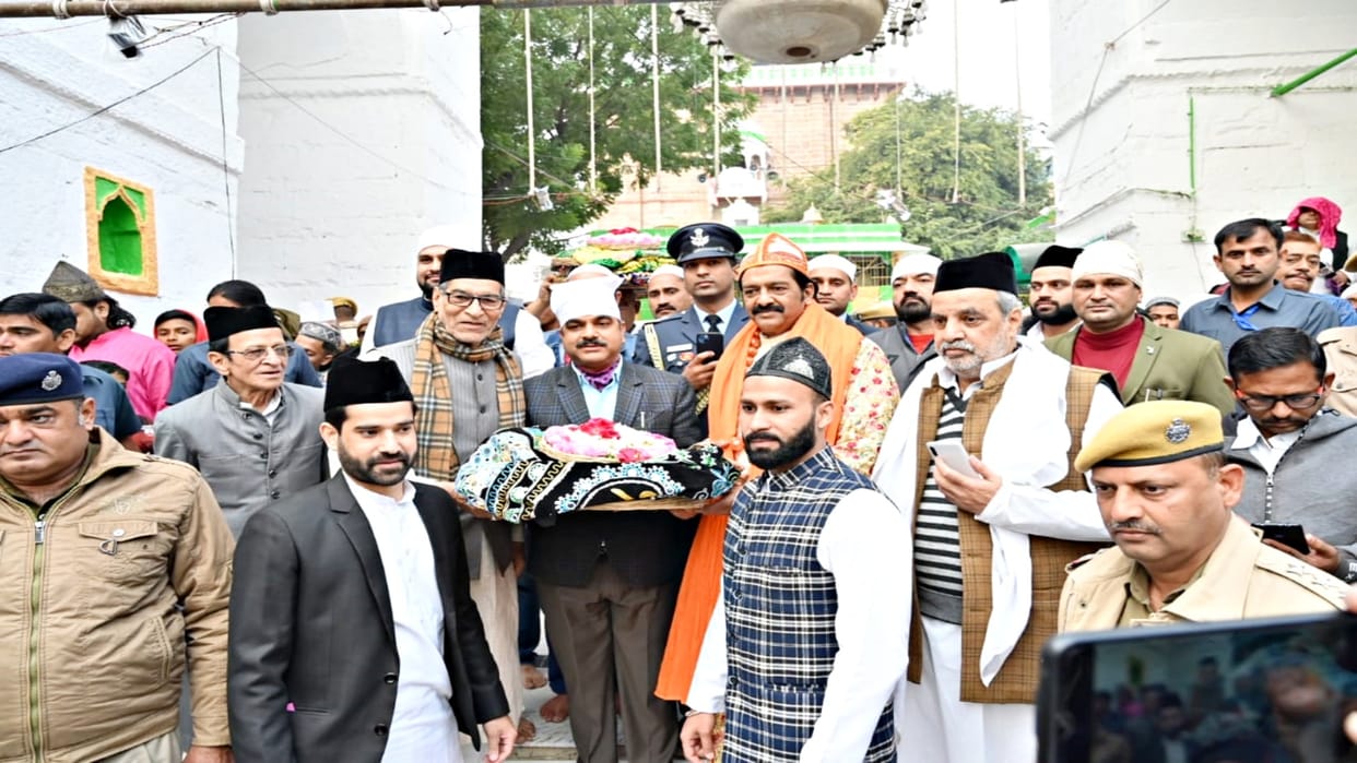 The chadar presented by the governor in the dargah