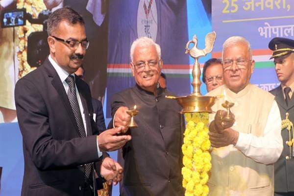 MP News: Governor Mangubhai Patel said that voters are the lifeblood of democracy