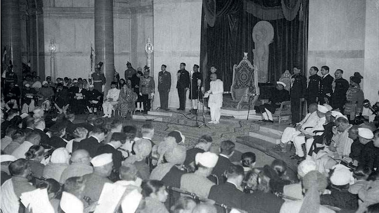Republic Day History of 26 January 1950 when Constitution Of India Came into Effects in hindi