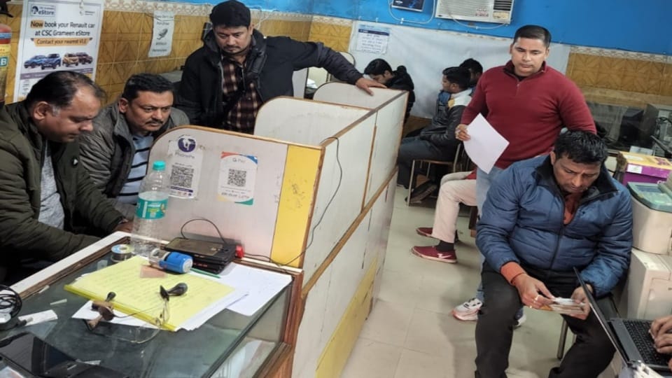 Dehradun: Two Youth arrested from CSC for updating Aadhaar card with fake documents