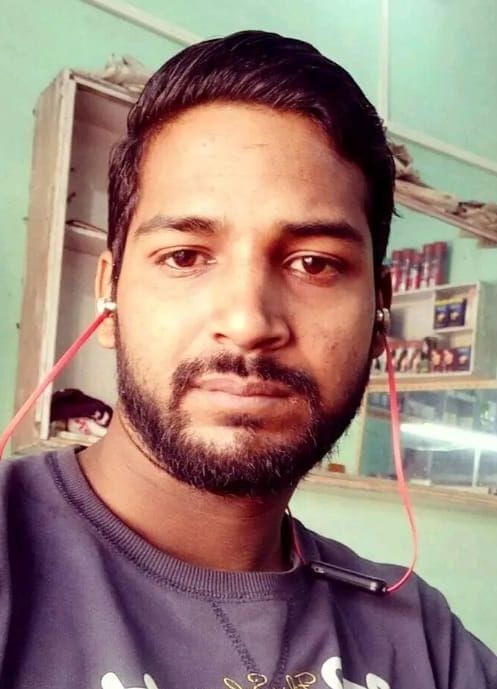 Dead body of a young man found lying on the road, accused of murder