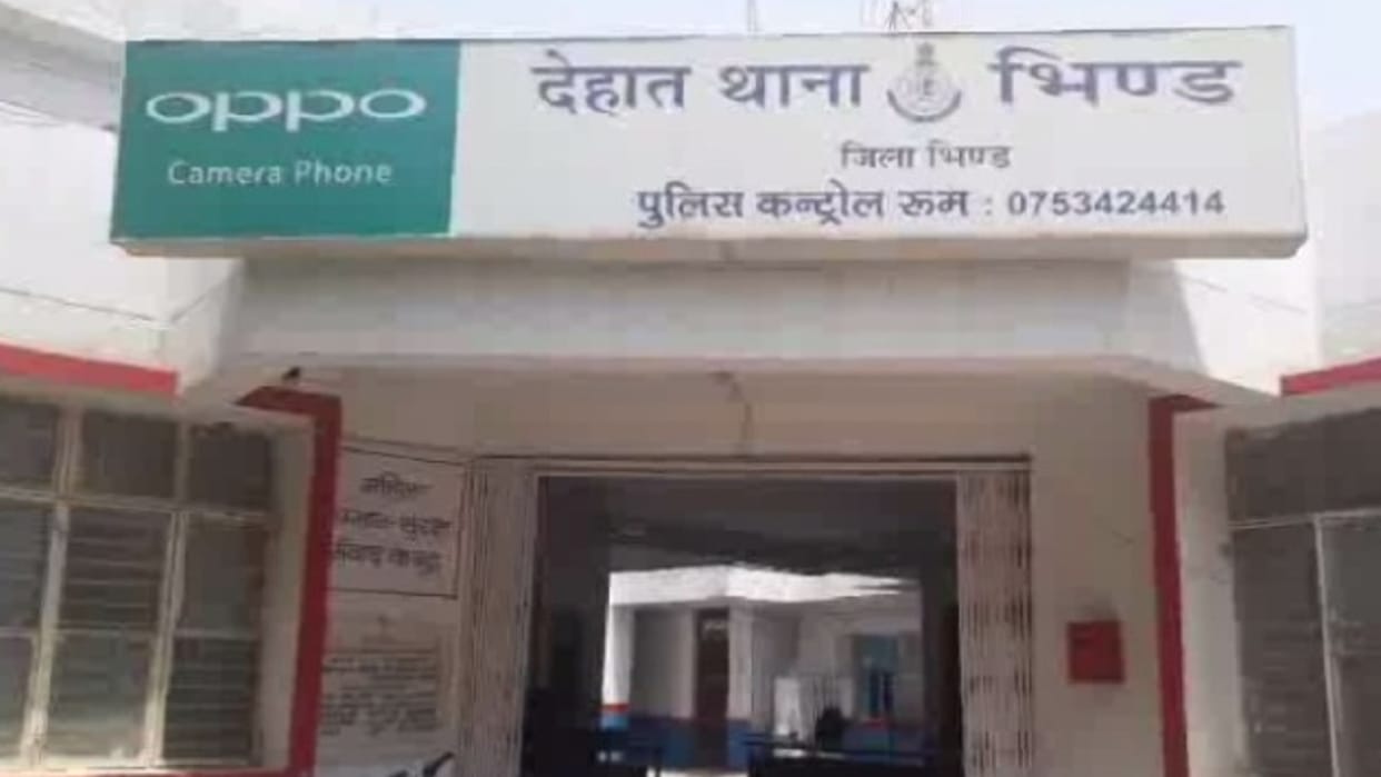 Dead body of class 9 girl student found in field after going to defecation in Bhind district