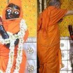 पीले वस्त्रों से किया आराध्य देव का श्रृंगार