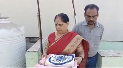 chhattisgarh republic day; srivastava family hoists flag every day in bilaspur