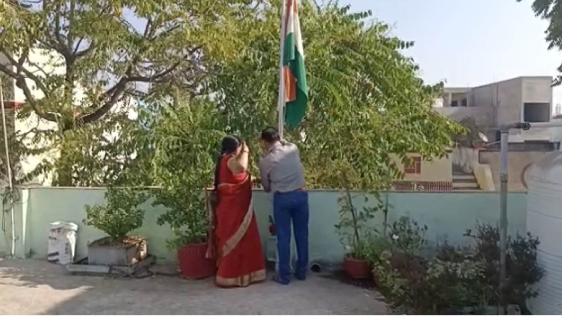 chhattisgarh republic day; srivastava family hoists flag every day in bilaspur