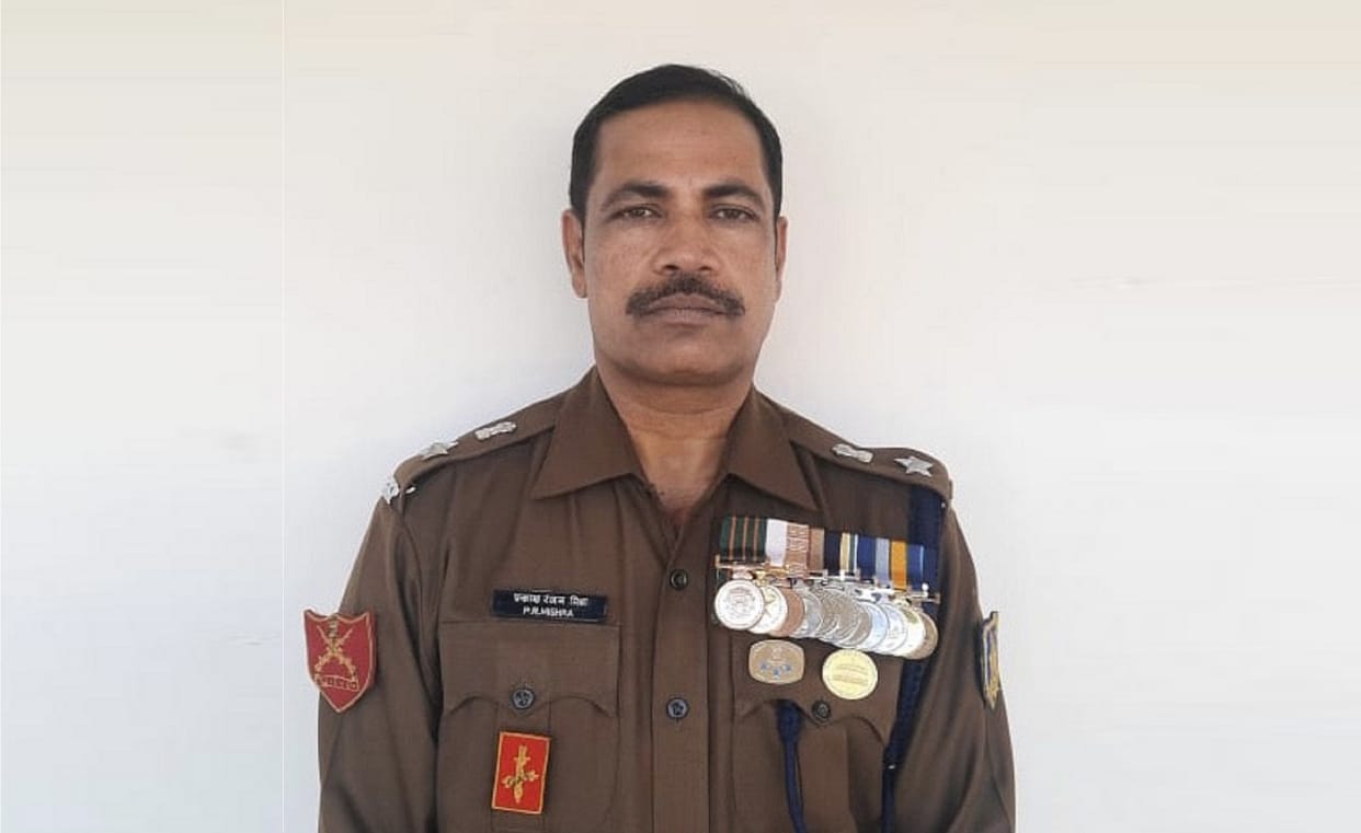 a CRPF warrior who has 100 encounters, caught 500 Naxalites, received 6 PMG and 1 PPMG with Shaurya Chakra