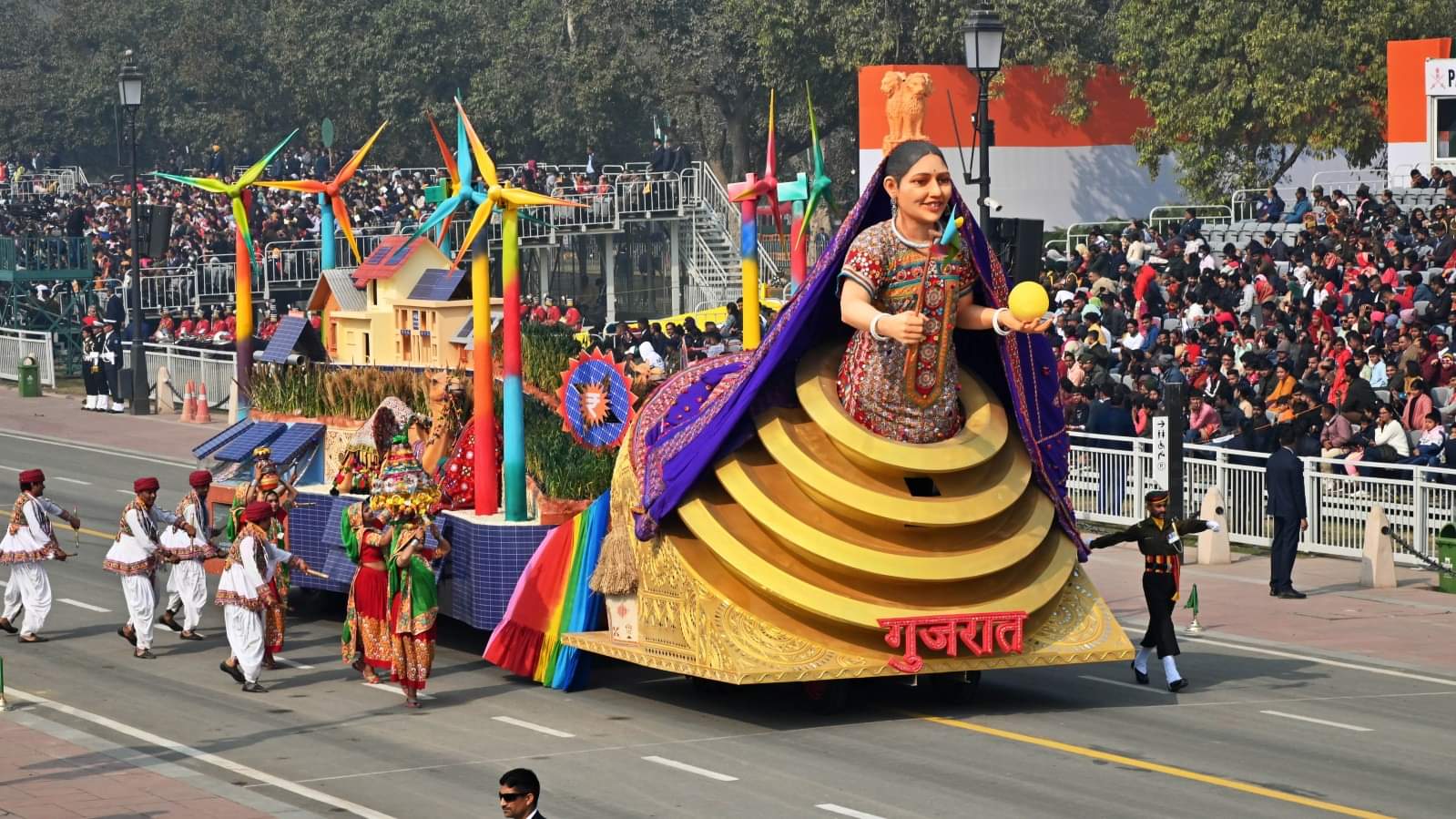 Republic Day: From Deepotsav of Ayodhya to the great form of Lord Krishna, 10 beautiful tableaux in pictures