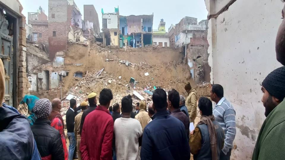 Big Incident in Agra Wall of house collapse during excavation in basement in Dharamshala