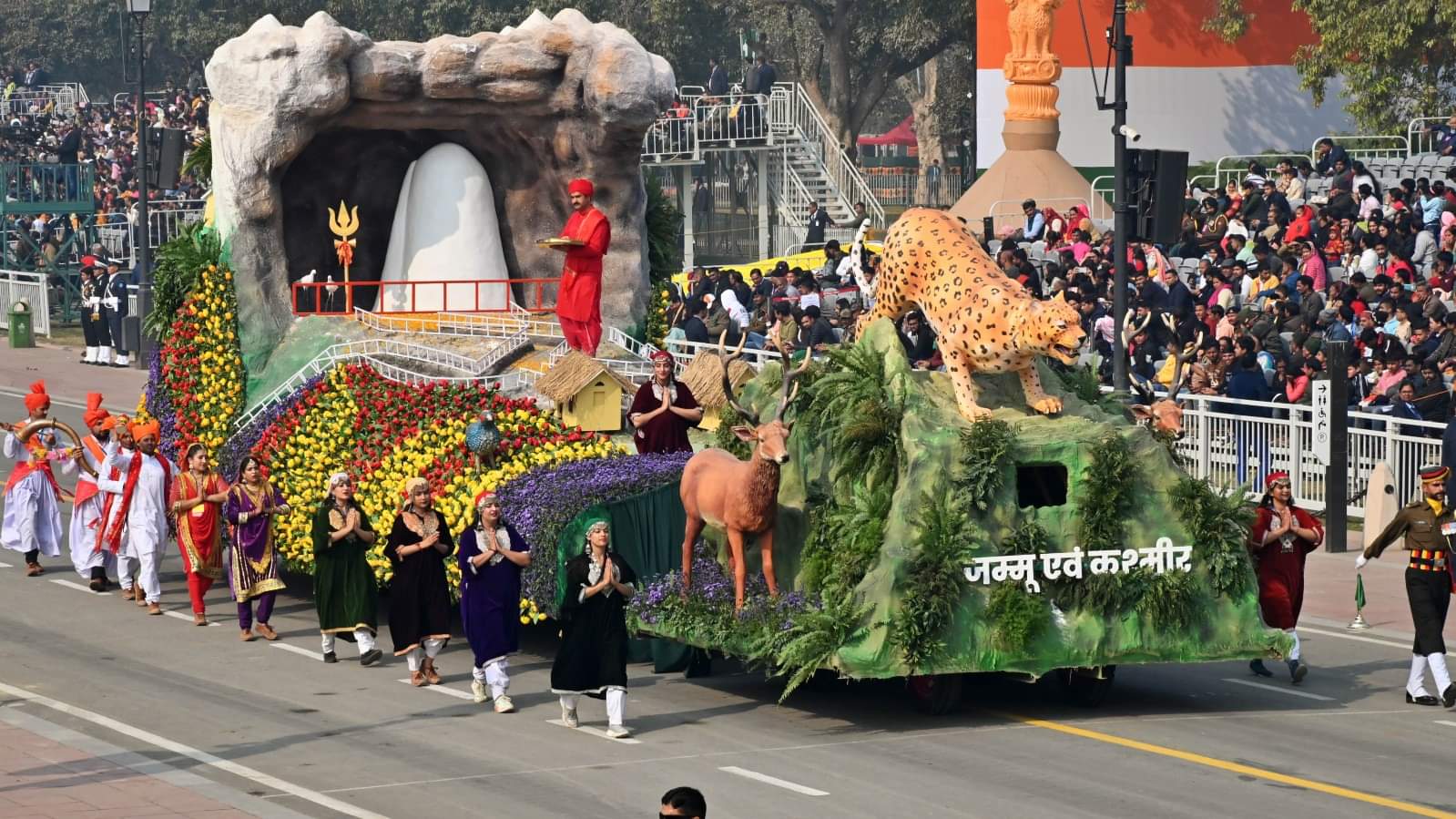 Republic Day: From Deepotsav of Ayodhya to the great form of Lord Krishna, 10 beautiful tableaux in pictures