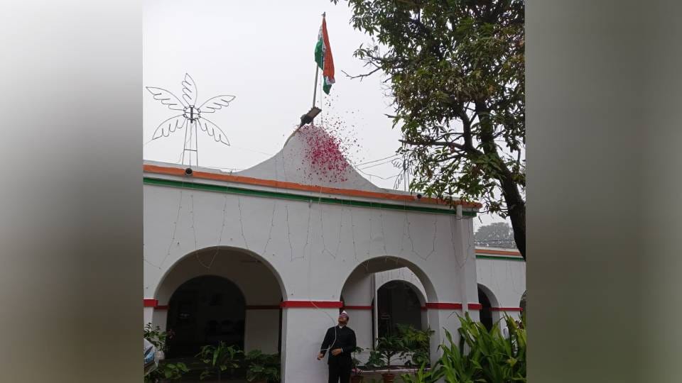 Republic Day was celebrated with enthusiasm and freedom fighters and families of martyrs were honored in Agra