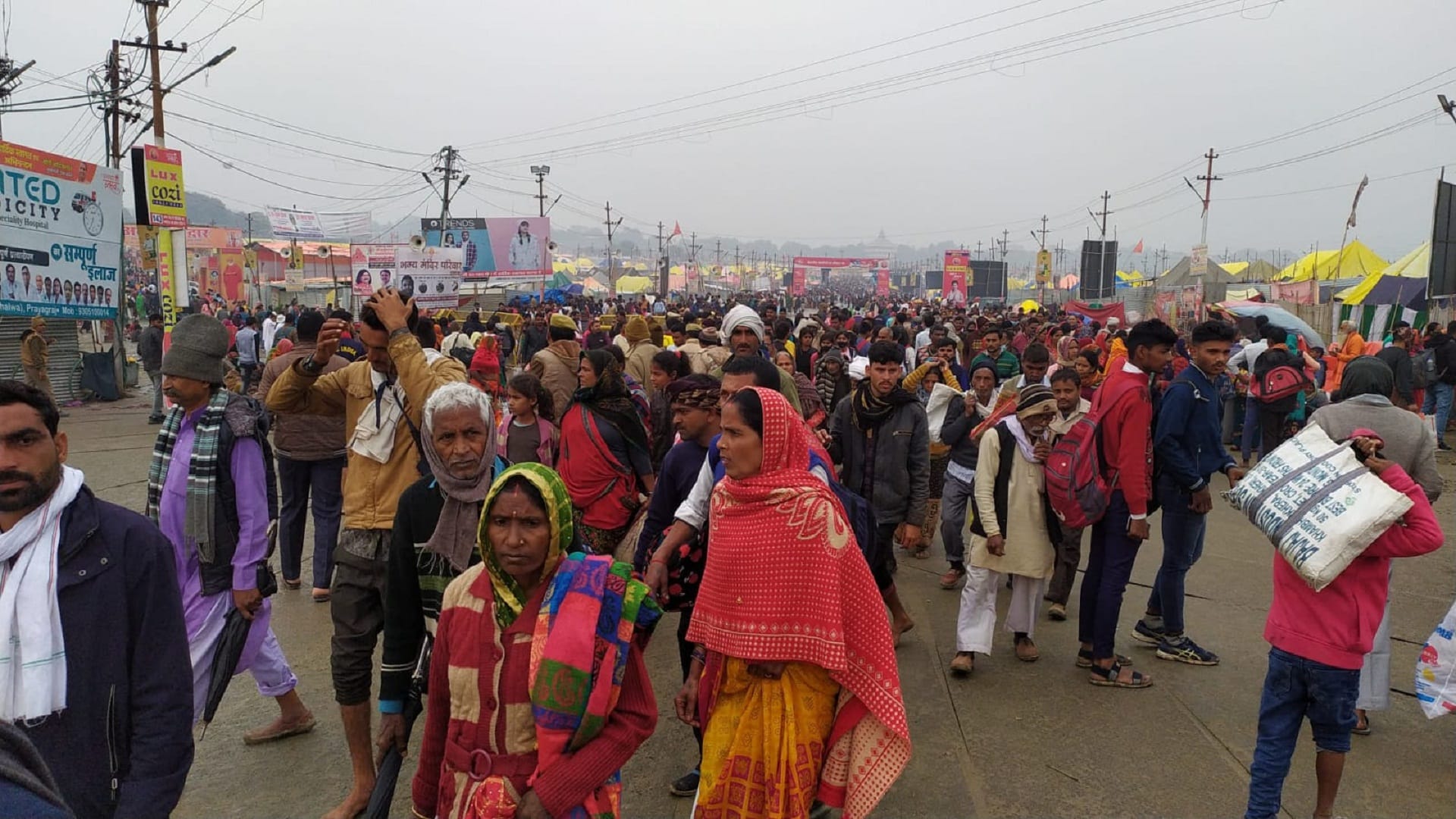 Magh Mela: Lakhs of devotees take a dip in Sangam on Vasant Panchami, show the fair painted in patriotic color