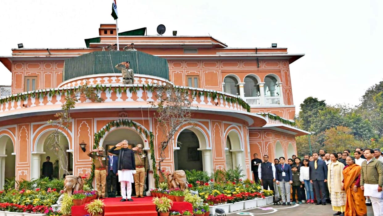 Gehlot hoisted the tricolor at the Chief Minister's residence
