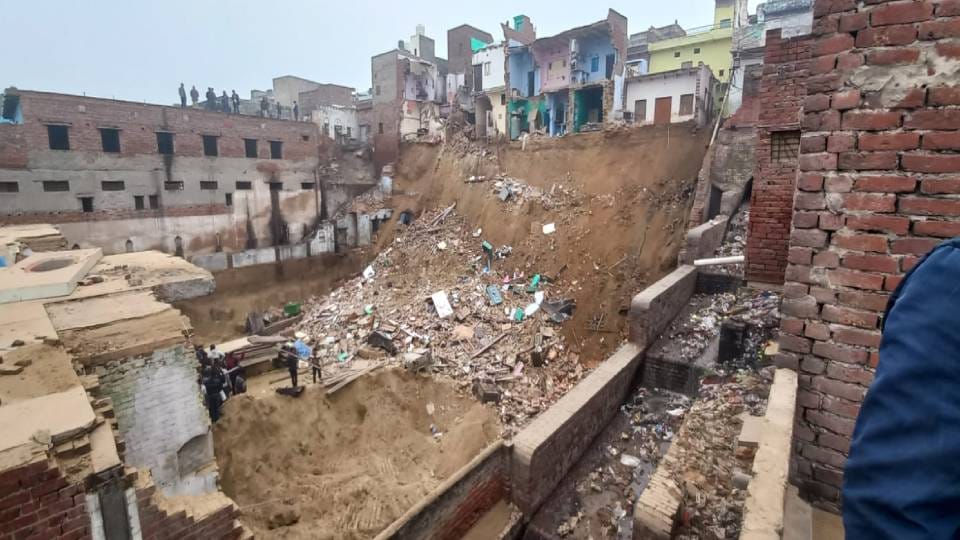 administration has instructed thirty families to vacate their homes overnight In Tila Maithan at Agra