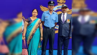 पंकज कुमार यादव वायुसेना में फ्लाइट लेफ्टिनेंट बने।