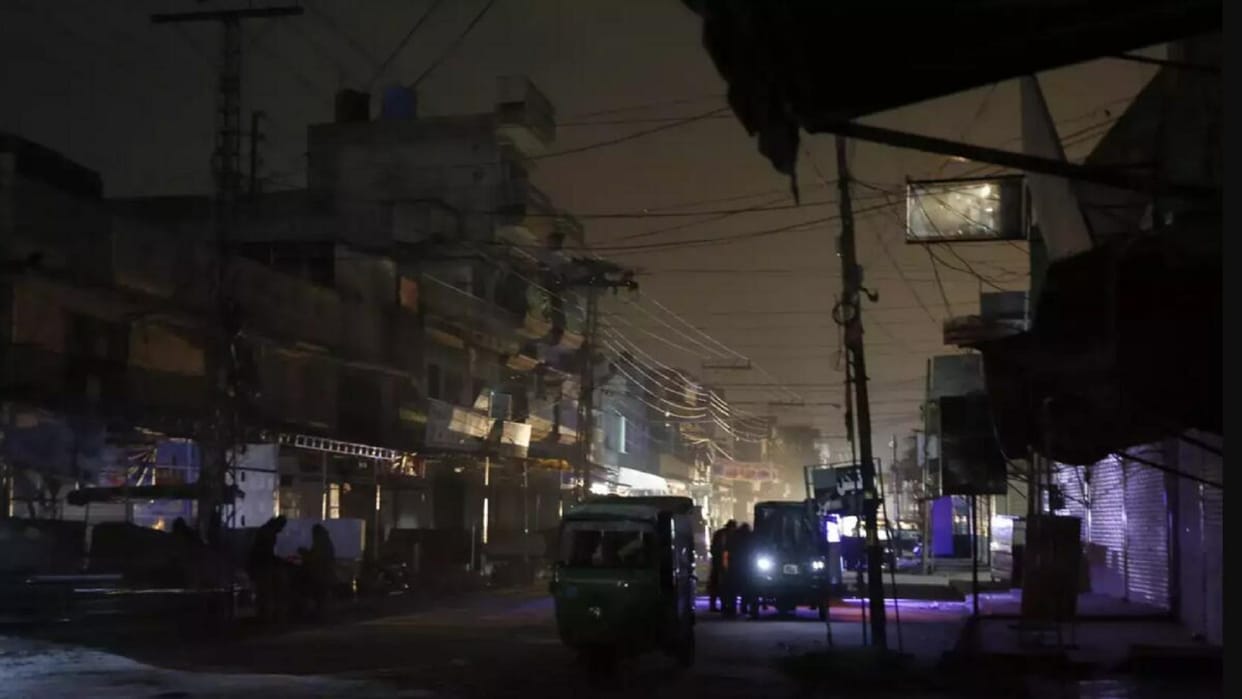 Pakistan Power Cut on Monday due to lack of fuel supply