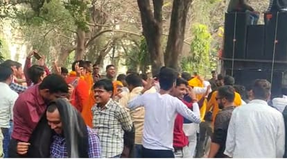Video of BHU goes viral: 'Lahariya Luta e Raja' and Jai Shri Ram slogans by the students