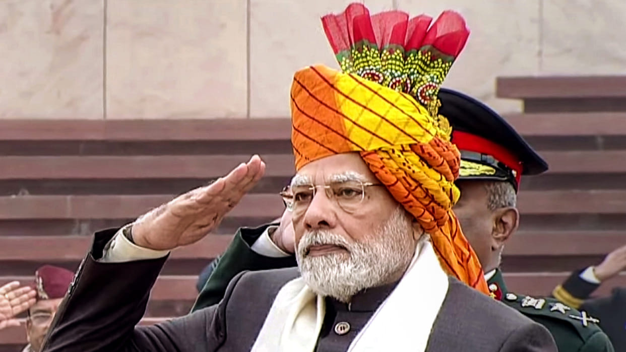 PM Modi dons special 'pagdi' on Republic Day influenced with basant panchami