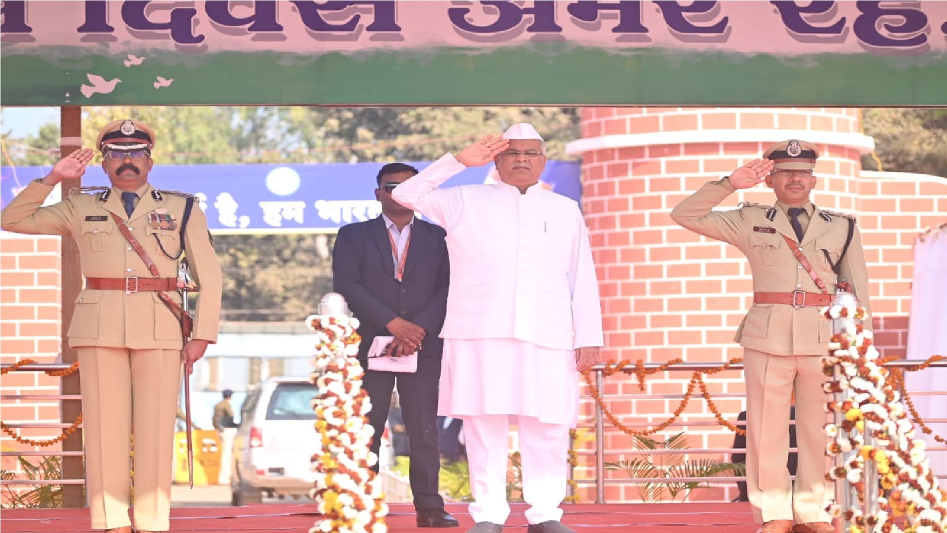 74th Republic Day CM Bhupesh hoistedt iranga in LalBagh jaddalpur CG