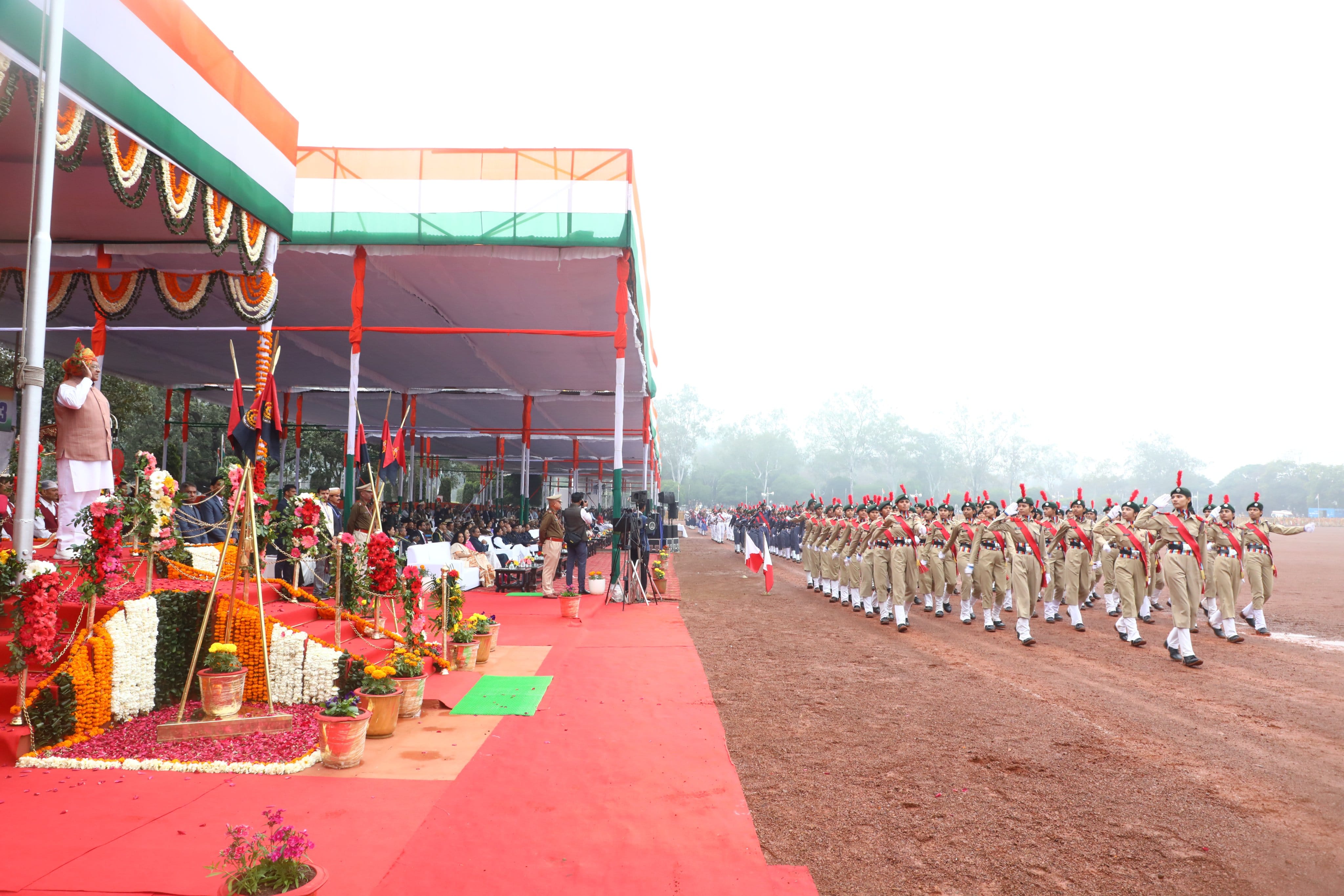 MP News: Governor Mangubhai Patel unfurled the tricolor in Bhopal, said - work together for the progress of th