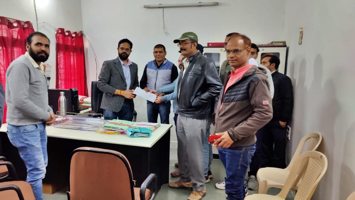 Sehore Memorandum submitted to fix technical problem and other anomalies in Sara app made for Patwaris
