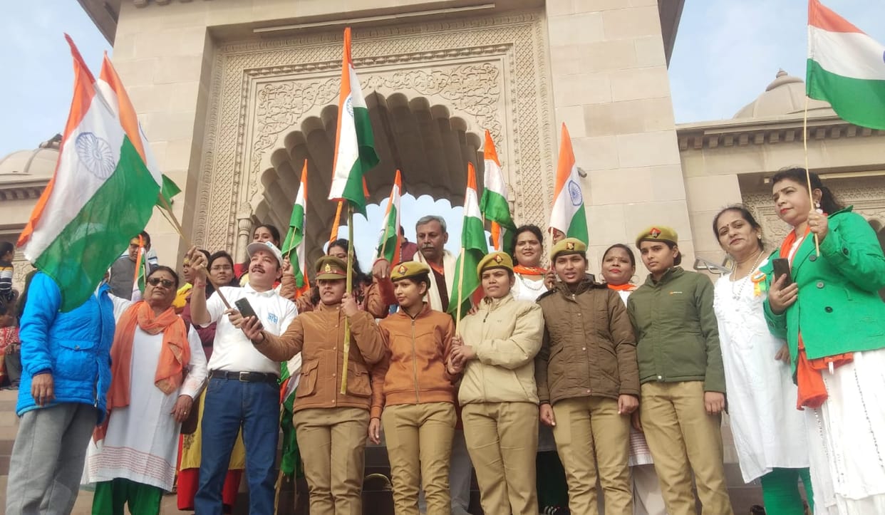 Republic Day 2023: Desh Prem ki Ganga flows with the Tricolor, Namami Gange hoists the national flag a ghat