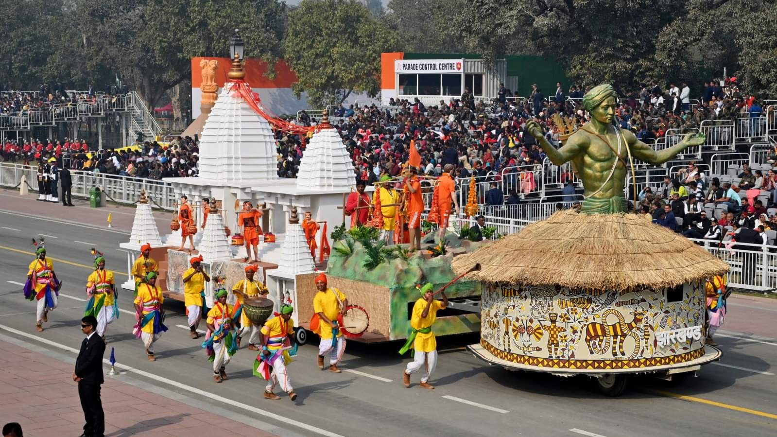 Republic Day: From Deepotsav of Ayodhya to the great form of Lord Krishna, 10 beautiful tableaux in pictures