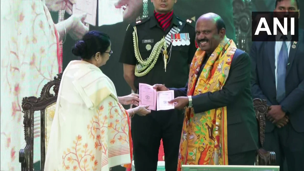 WB CM Mamata Banerjee during Hathey Ghori program west bengal governor CV Ananda Bose Latest News Update