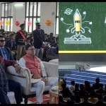 परीक्षा पर चर्चा कार्यक्रम में संवाद सुनते सीएम धामी
