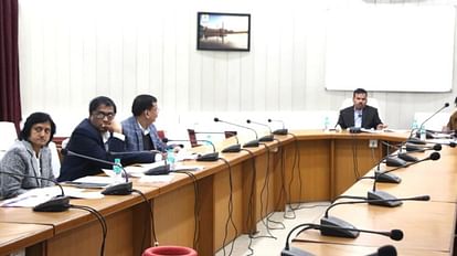 MP News: प्रधानमंत्री आवास योजना में राजगढ़, विदिशा और सीहोर की हालत चिंताजनक संभागायक्त मालसिंह भयड़िया ने समीक्षा बैठक की