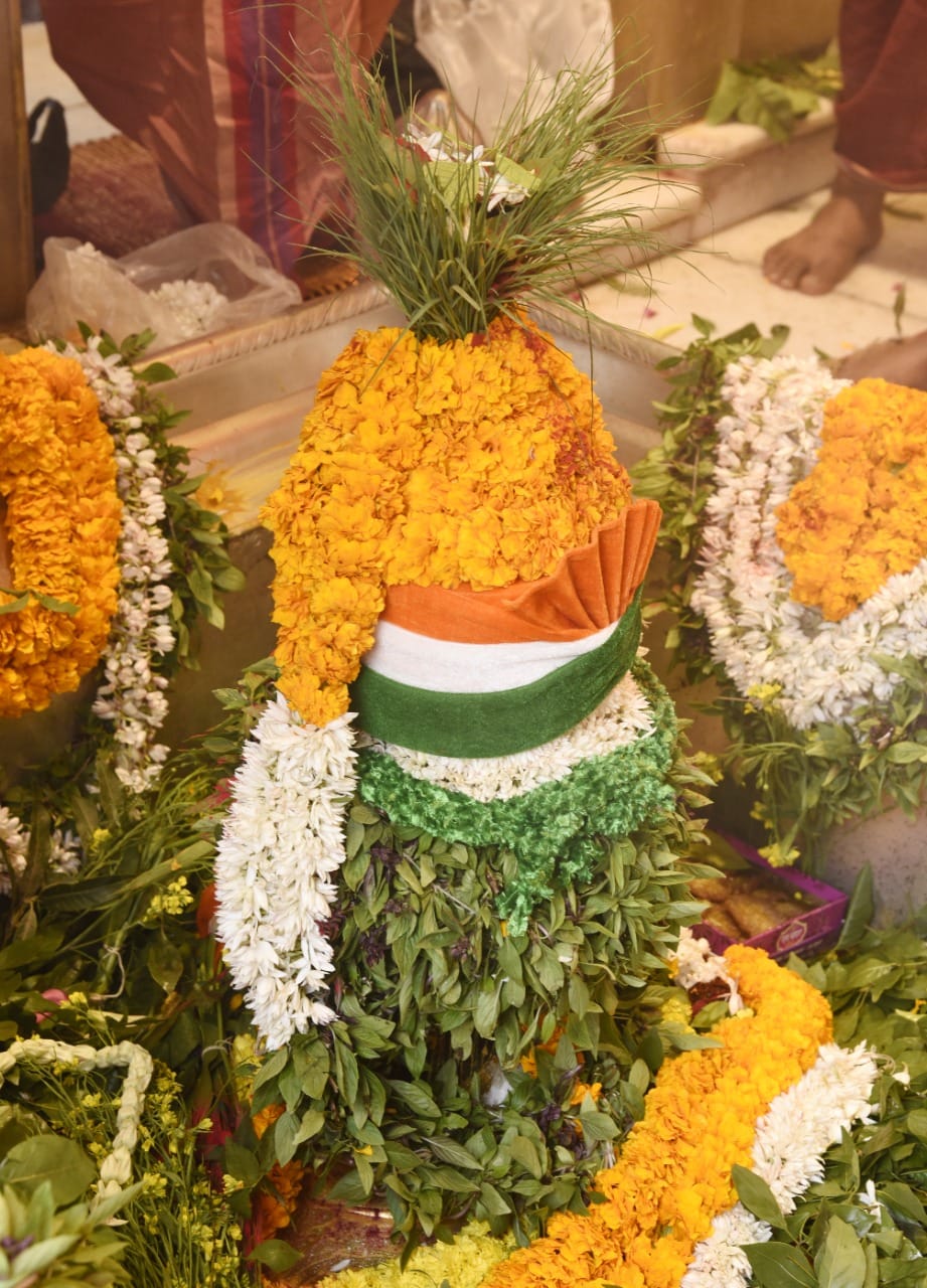 Tilak of Baba Vishwanath on Basant Panchami, Baba became groom with Mangal song, see amazing form