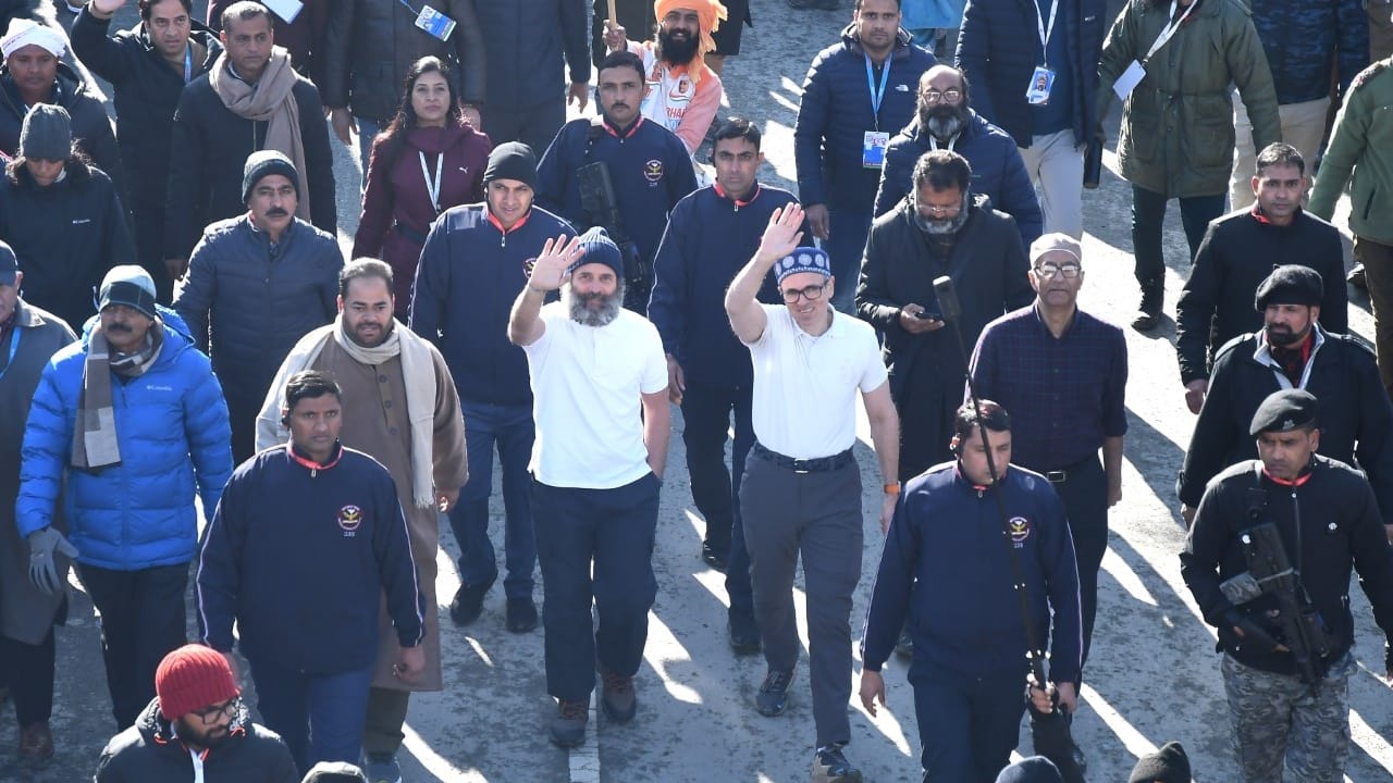Rahul Gandhi left Bharat Jodo Yatra in banihal ramban,said- lapse in security
