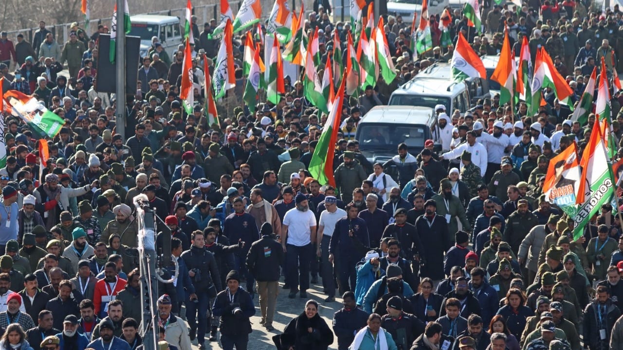 Rahul Gandhi left Bharat Jodo Yatra in banihal ramban,said- lapse in security