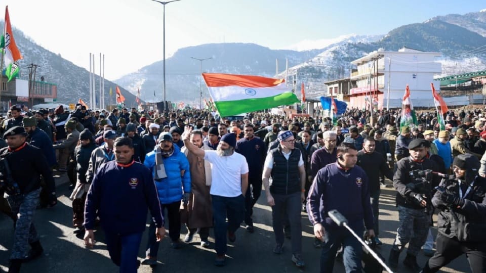 Bharat Jodo Yatra: Rahul's Padyatra halted at Banihal, Congress said - Security is not available go to Valley
