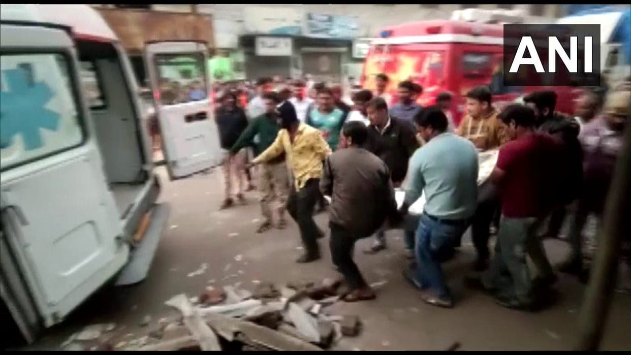 Thane- One person died after an old two-storey building collapsed in Bhiwandi