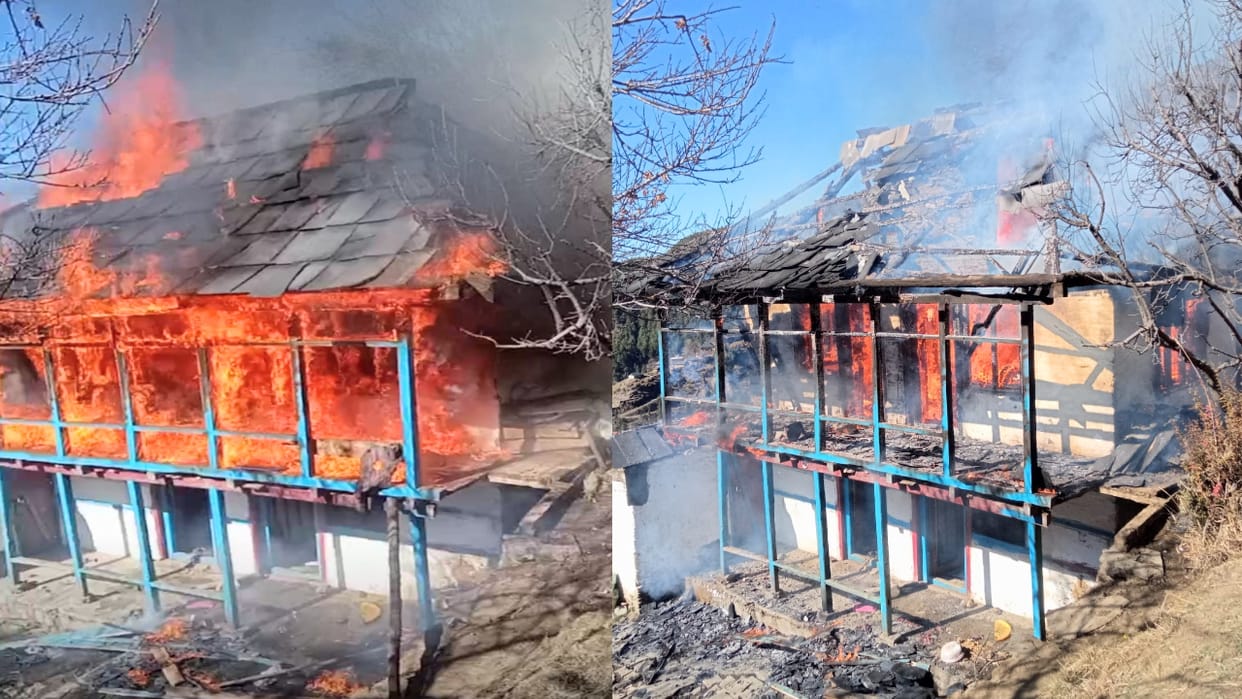 fire broke out in Nine room house in Gandhi Kalwara of Saraj, three families homeless