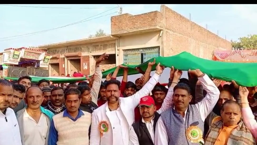 Youth ran with 20 meter tricolor