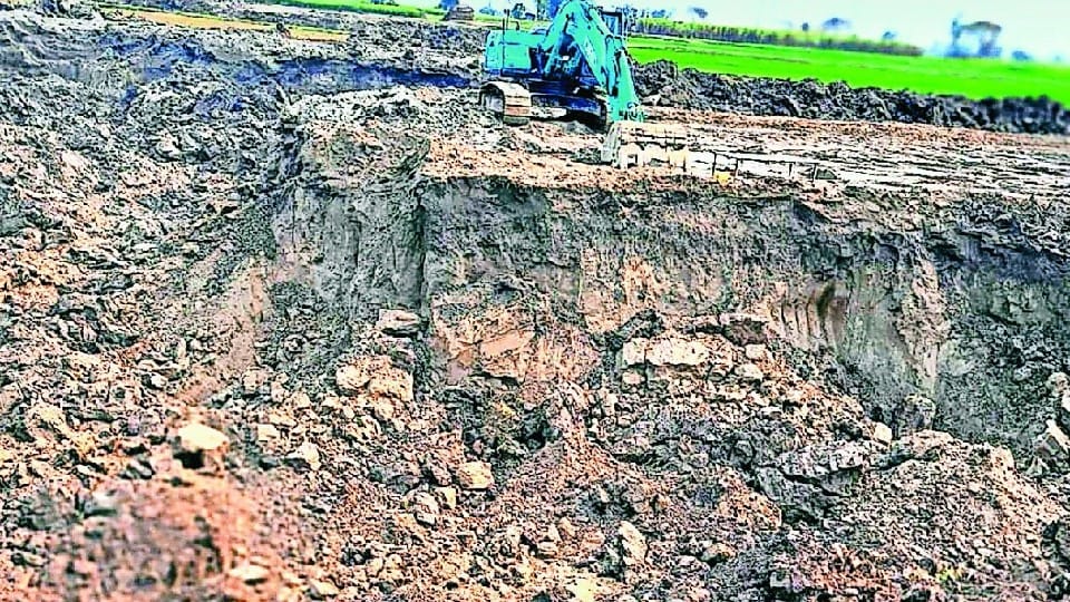 Illegal mining from government land for Ganga Expressway in Budaun