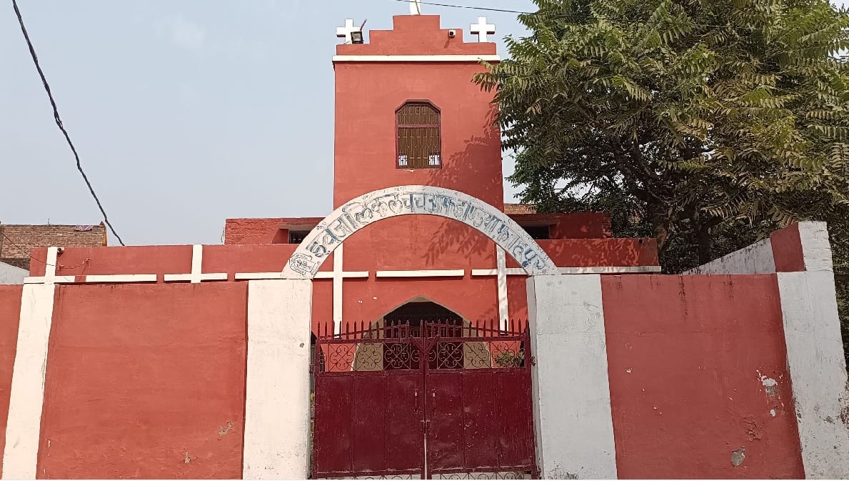 Fatehpur conversion case, Absconding teacher booked for contempt of court