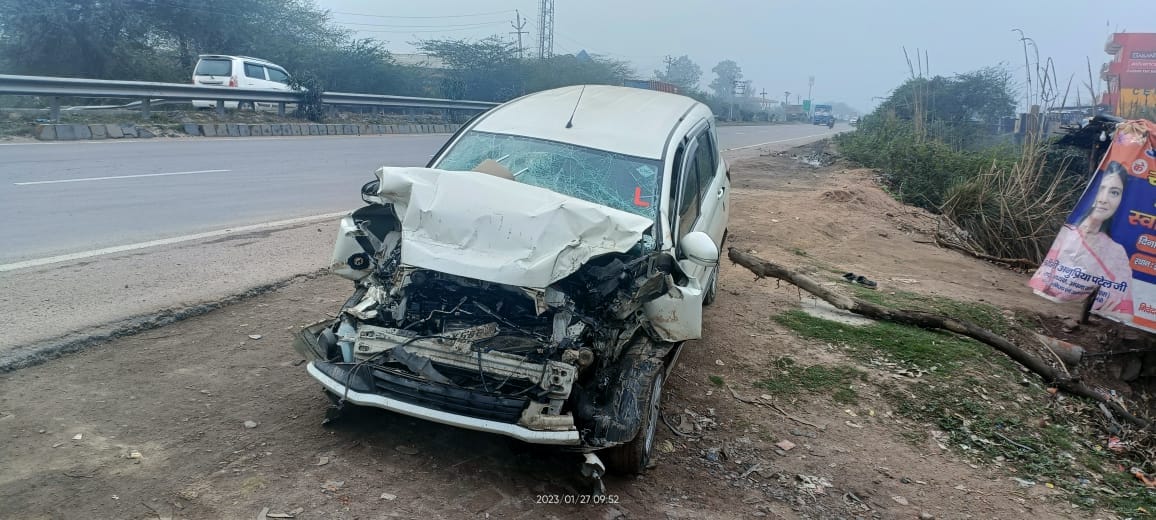 Heavy collision of car with dumper, death of father, son and grandson, condition of four critical