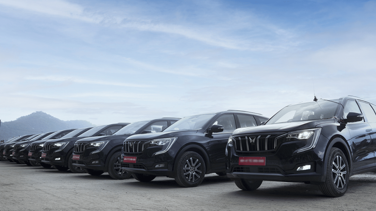 Mahindra announced delivery of 100000th unit of its flagship Mahindra XUV700 SUV