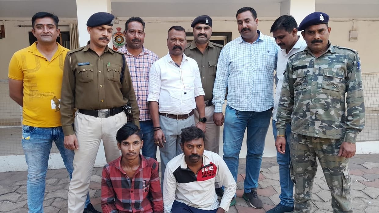 Police arrested brother in law and brother in law for stealing in Durg