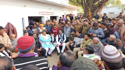 Pratapgarh: Four policemen, including SO suspended for killing Pradhan's nephew in Pratapg