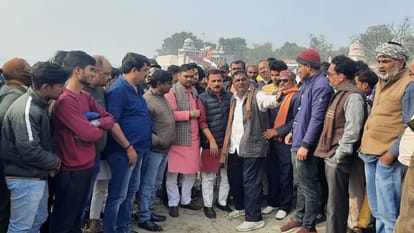 Pratapgarh: Four policemen, including SO suspended for killing Pradhan's nephew in Pratapg