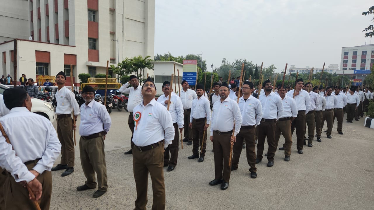 On the foundation day of banaras Hindu University, RSS's path movement Saint Maharaj walked with a bullet