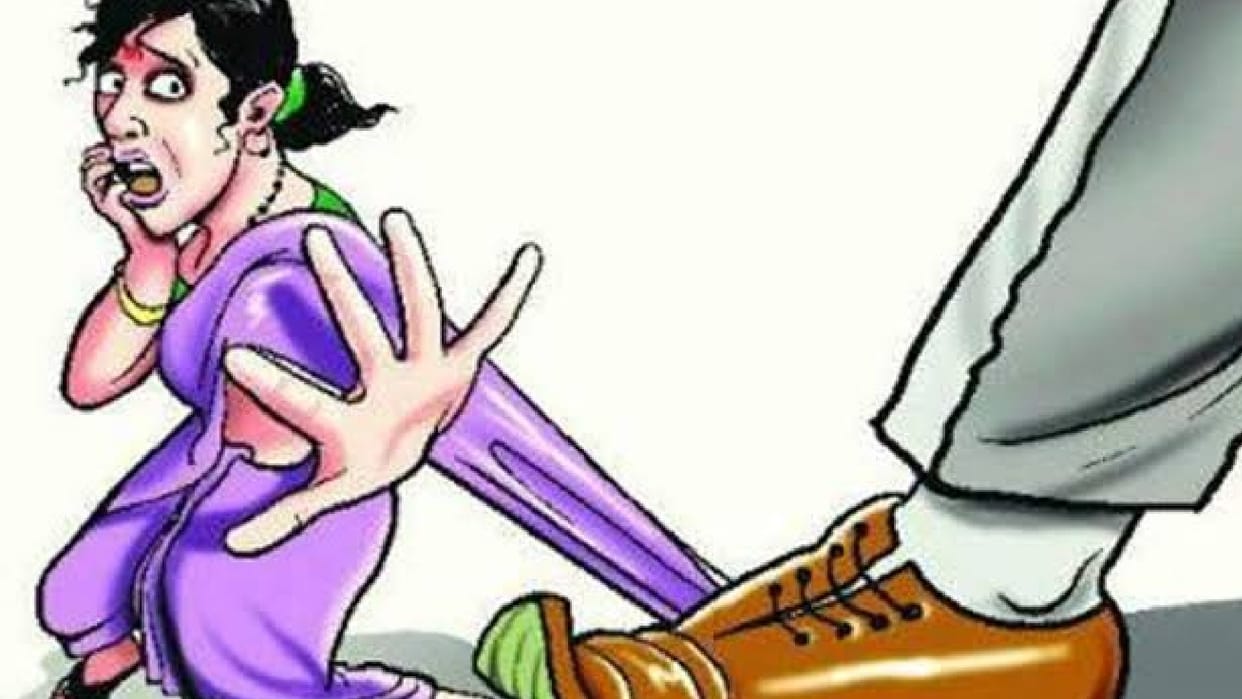 Father and son dragged a woman plucking flowers in the courtyard naked in khandwa