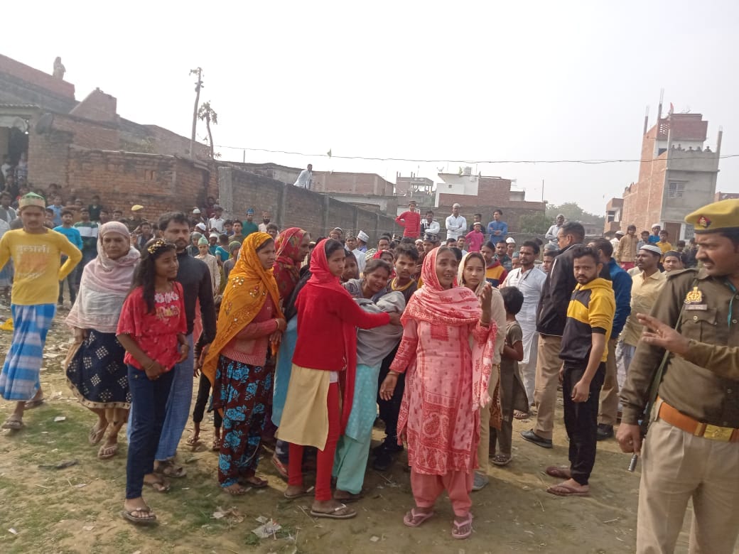young man died due to drowning into pond in varanasi who got married two years ago