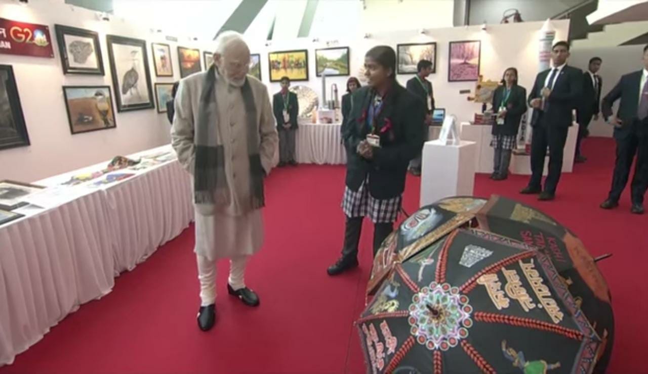 Pariksha Pe Charcha PM Modi appreciated the talent of Varanasi student