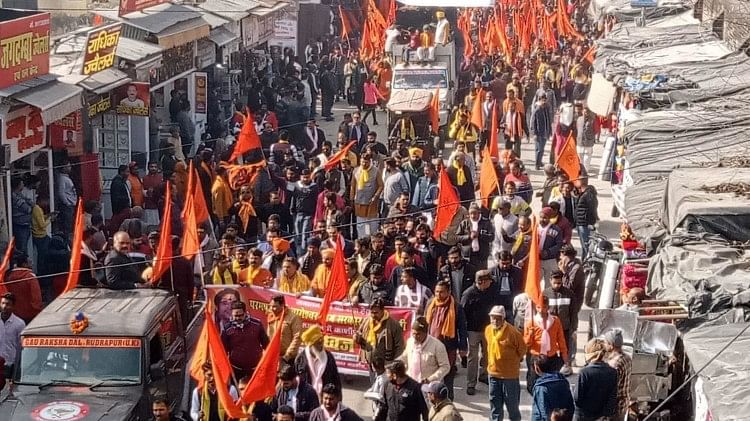 Dhirendra Shastri: बागेश्वर धाम के धीरेंद्र शास्त्री के समर्थन में निकली ध्वज यात्रा, काशीपुर का देखें ये रंग बागेश्वर धाम के धीरेंद्र शास्त्री के समर्थन में निकली ध्वज यात्रा